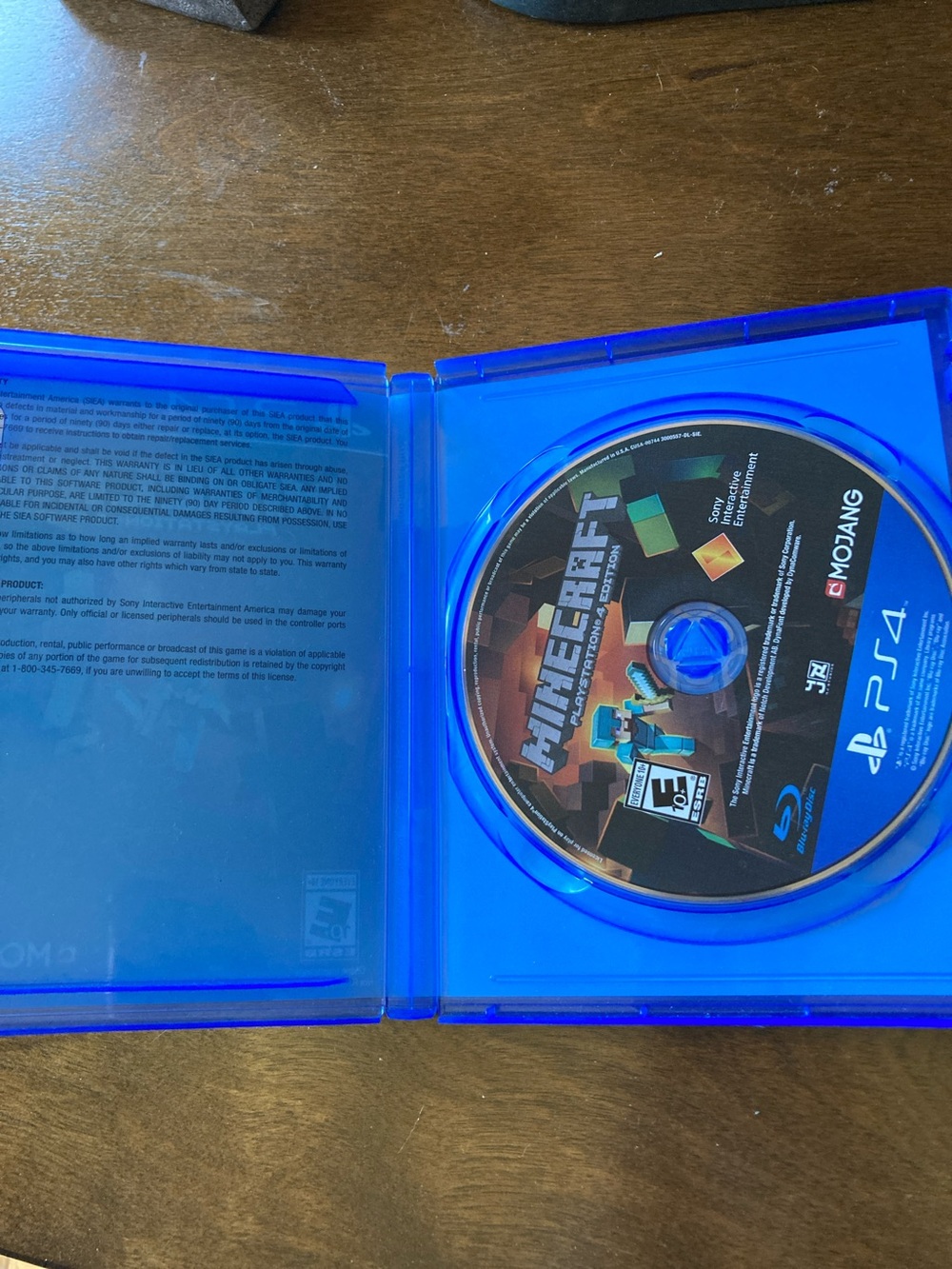 Minecraft PlayStation 4 Edition - PS4 Game (Blue Case) - Picture 3 of 4